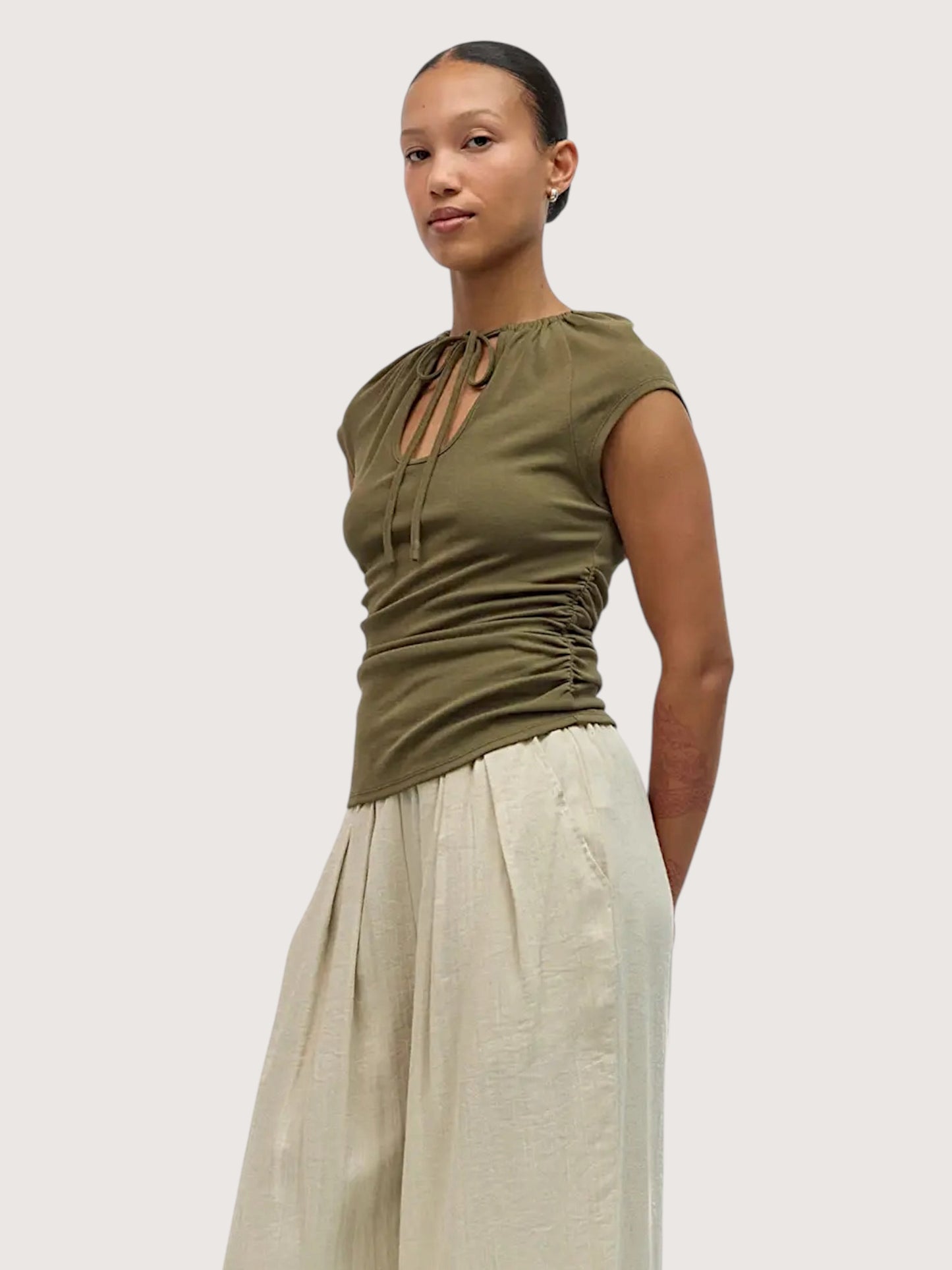 Kelsi Keyhole Top | Olive