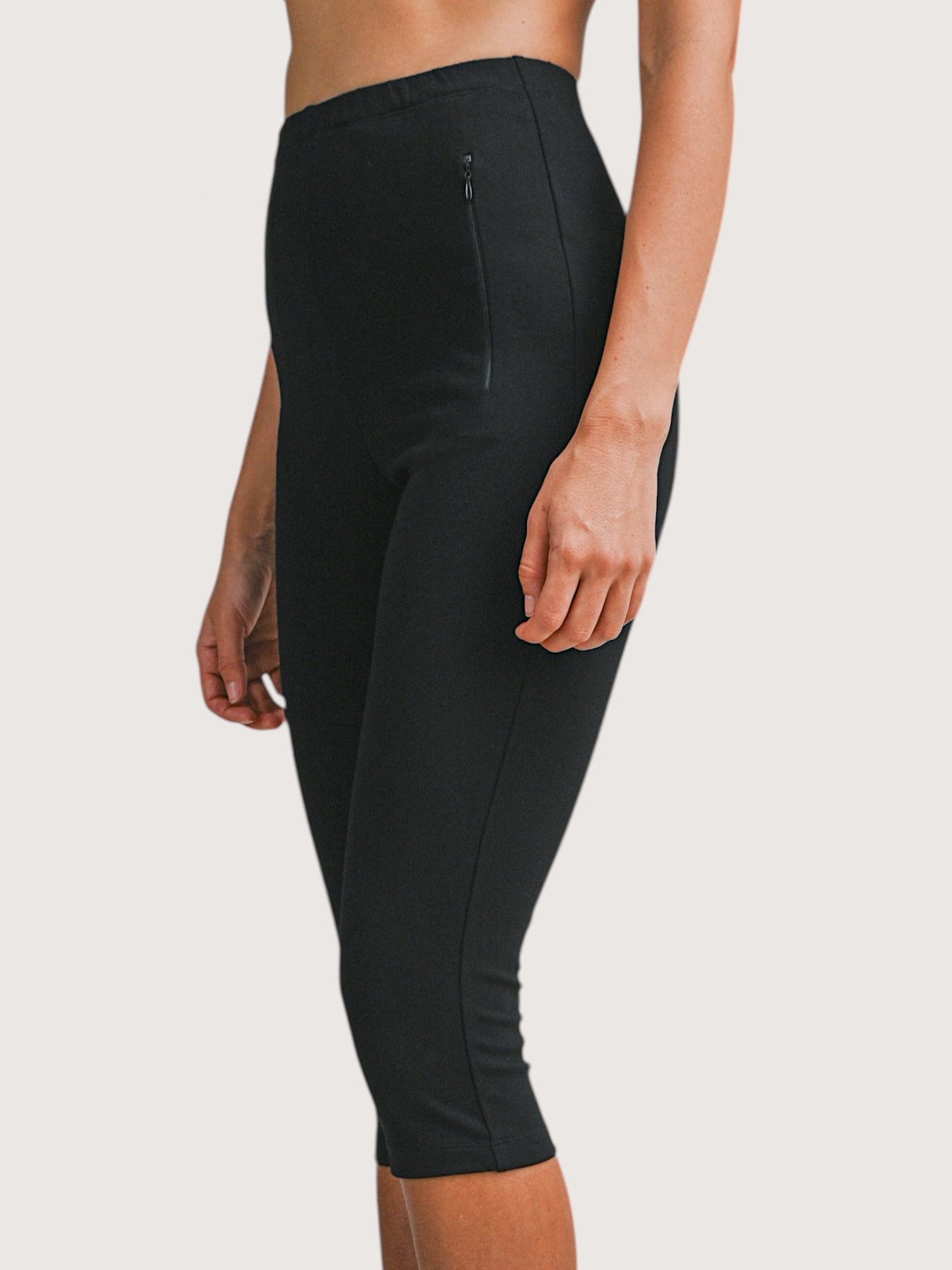 Side Zipper Capri Pant